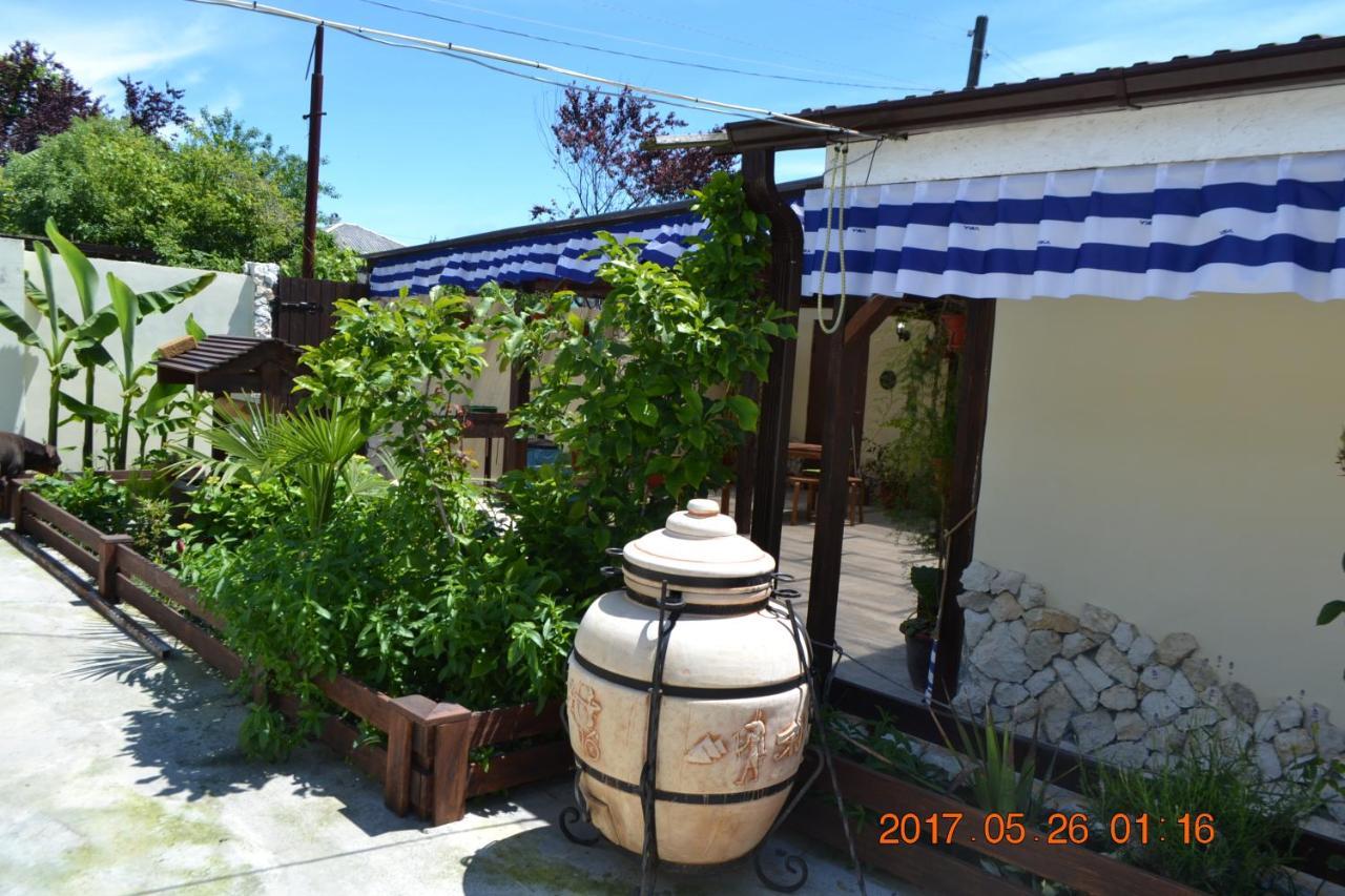 U Palycha Guest House Sochumi Exterior foto