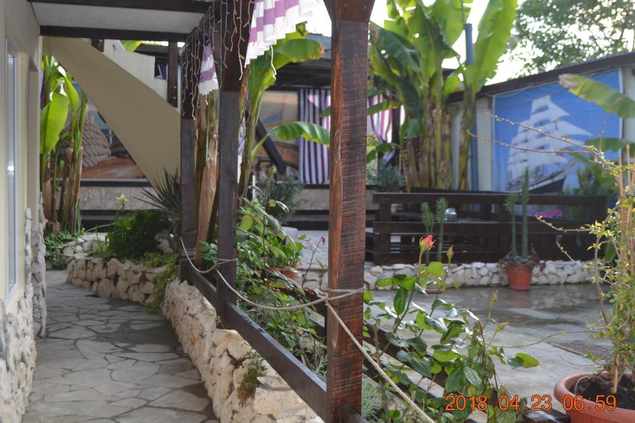 U Palycha Guest House Sochumi Exterior foto